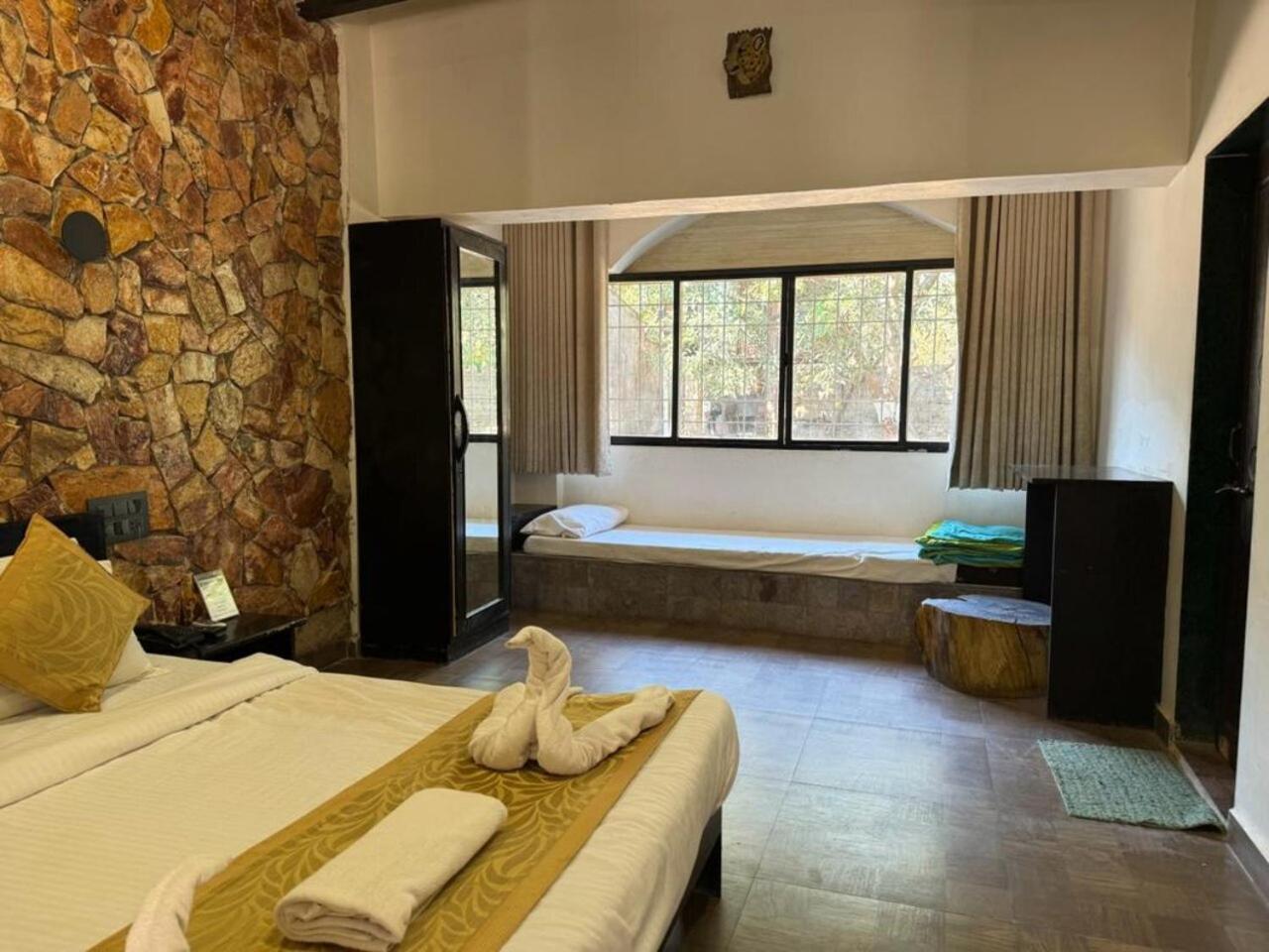 Gir Lions Paw Resort With Swimming Pool Sasan Gir Exterior photo