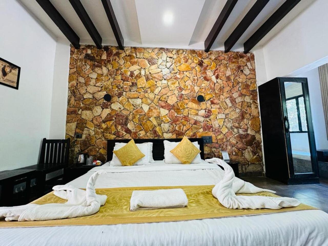 Gir Lions Paw Resort With Swimming Pool Sasan Gir Exterior photo